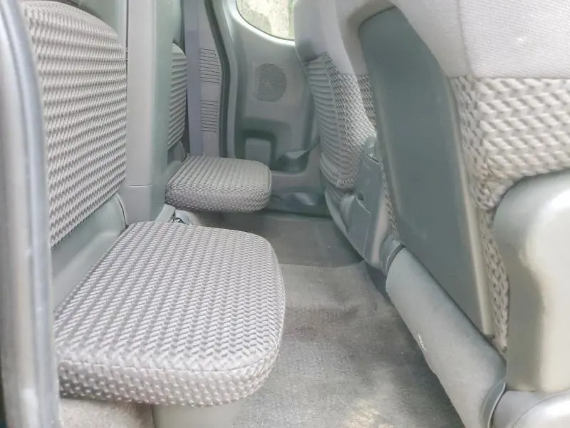 2010 NISSAN FRONTIER KING CAB SE  