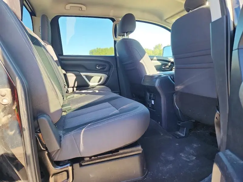 2020 NISSAN TITAN SV  