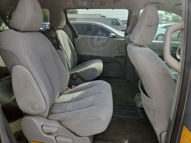 2011 TOYOTA SIENNA LE  
