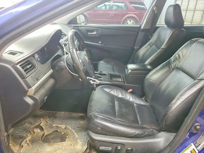 2016 TOYOTA CAMRY SE  
