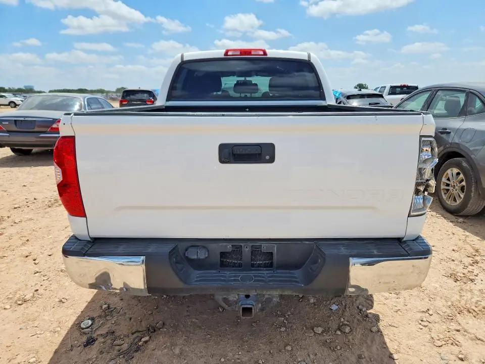 2016 TOYOTA TUNDRA CREWMAX SR5  
