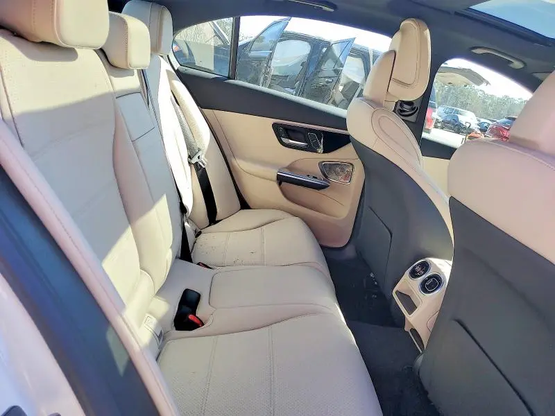 2026 MERCEDES-BENZ C 300  