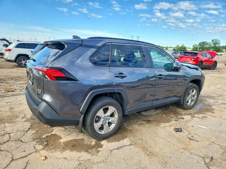 2022 TOYOTA RAV4 XLE  
