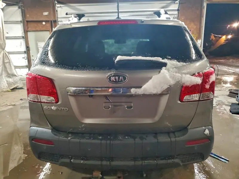 2011 KIA SORENTO BASE  