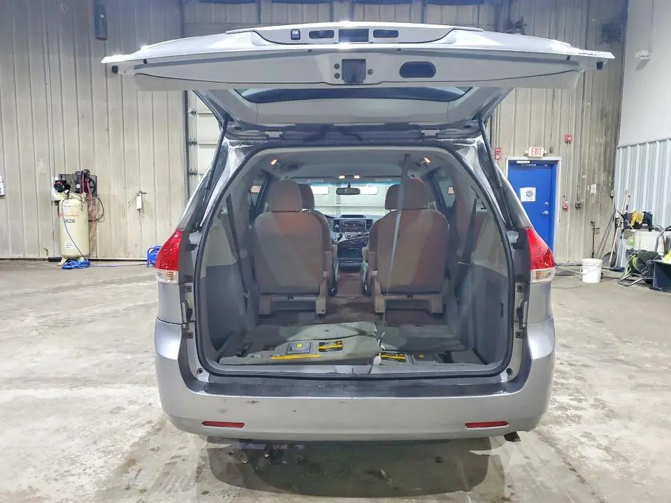 2012 TOYOTA SIENNA LE  