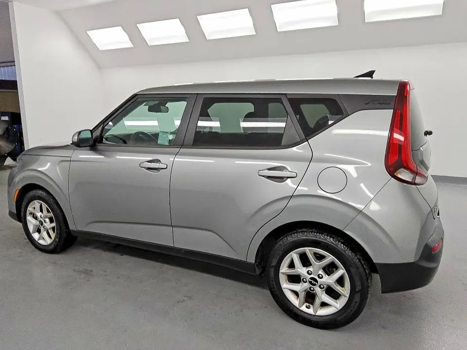 2022 KIA SOUL LX  