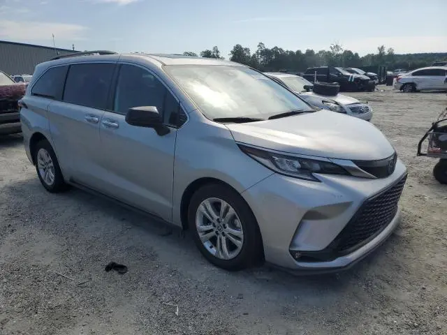 2022 TOYOTA SIENNA XSE  