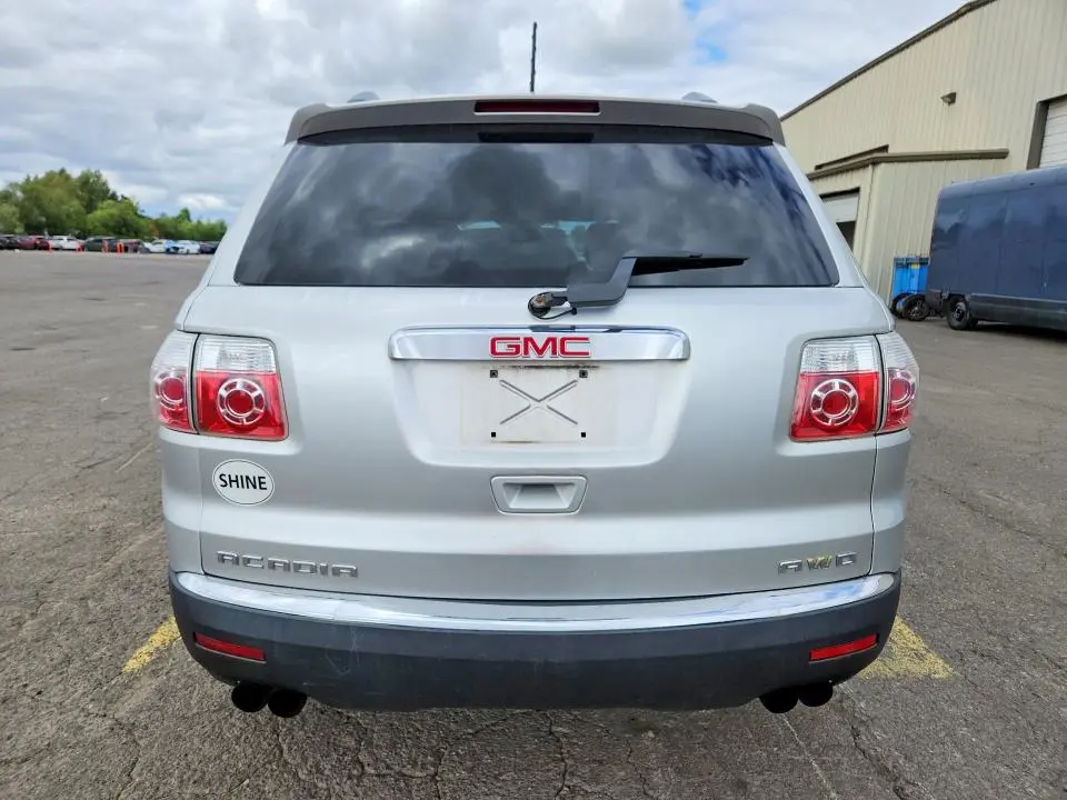 2011 GMC ACADIA SLE  
