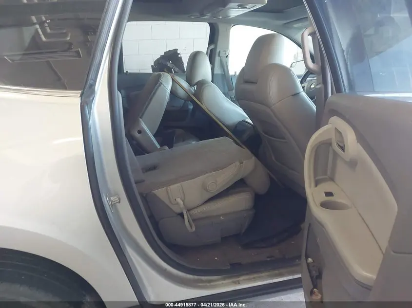 2011 CHEVROLET TRAVERSE 2LT