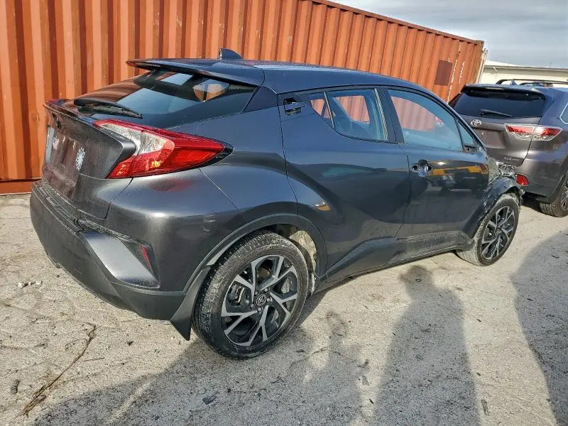 2022 TOYOTA C-HR XLE  