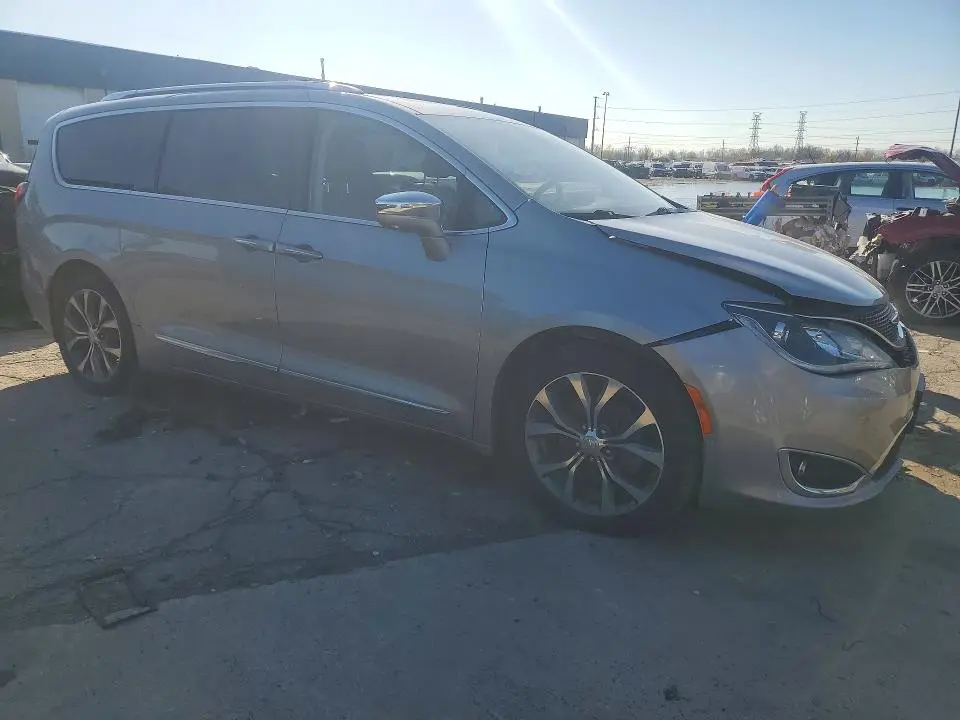 2017 CHRYSLER PACIFICA LIMITED  