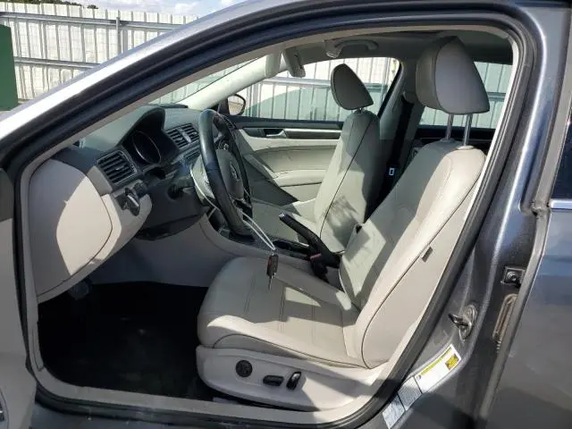 2016 VOLKSWAGEN PASSAT SE