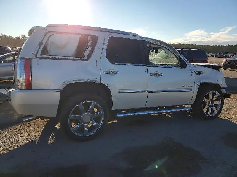 2011 CADILLAC ESCALADE LUXURY  