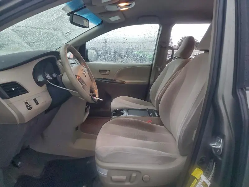 2011 TOYOTA SIENNA LE  