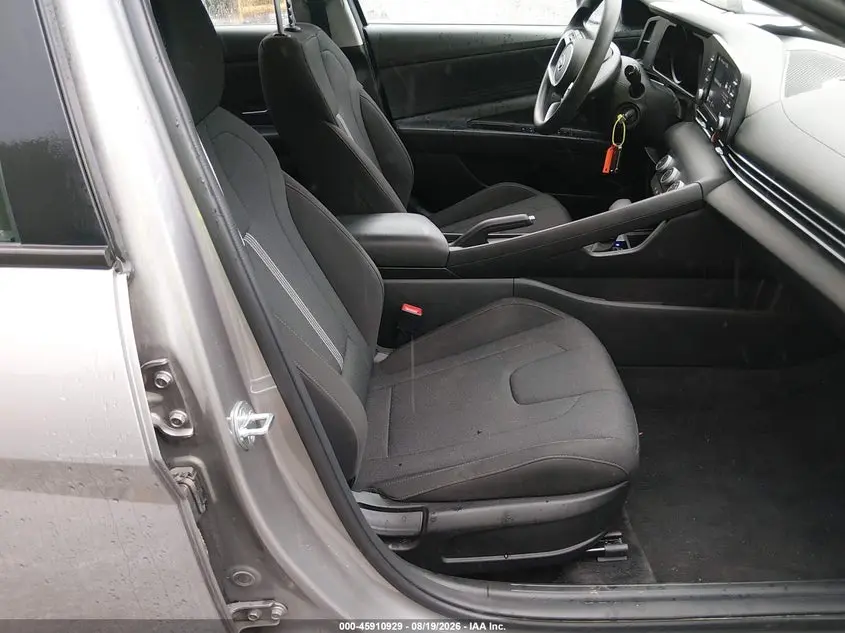 2023 HYUNDAI ELANTRA SE