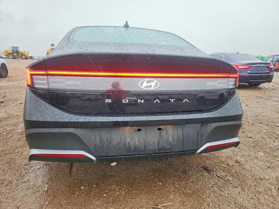 2025 HYUNDAI SONATA SE  