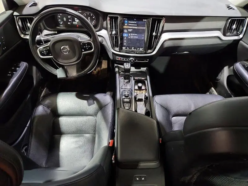 2020 VOLVO S60 T6 MOMENTUM  
