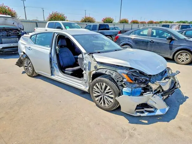 2024 NISSAN ALTIMA SV  