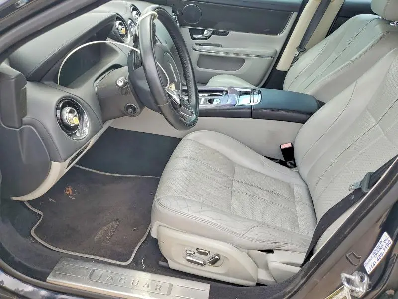 2011 JAGUAR XJ   