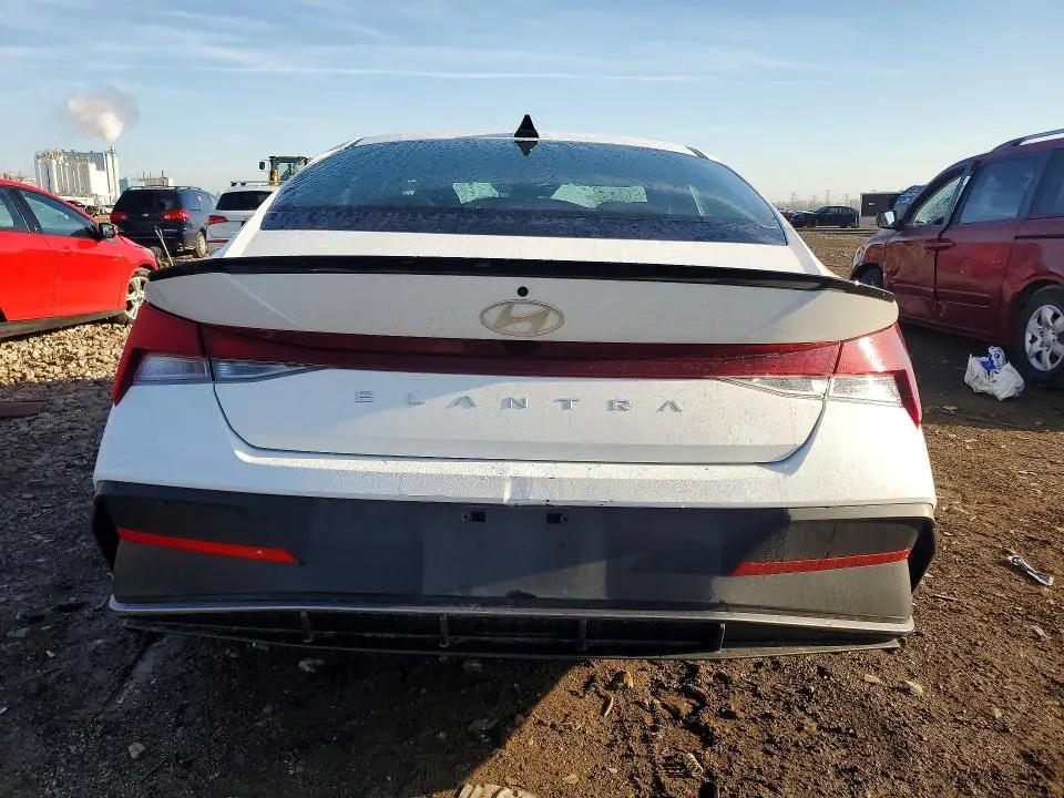 2025 HYUNDAI ELANTRA SEL SPORT  