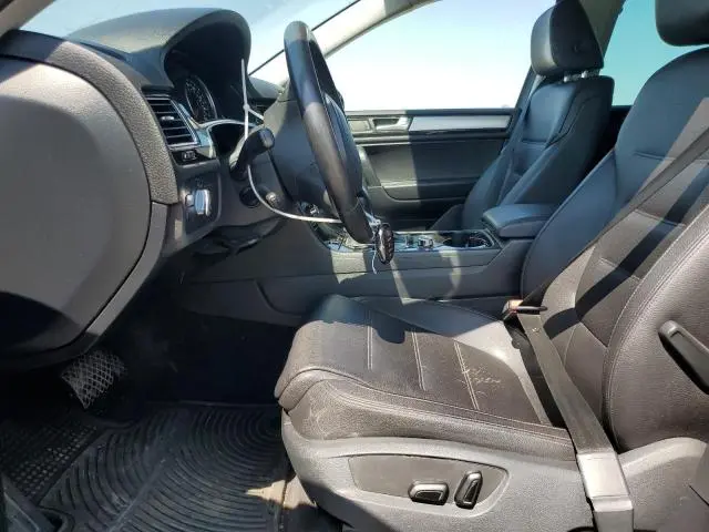 2012 VOLKSWAGEN TOUAREG V6  