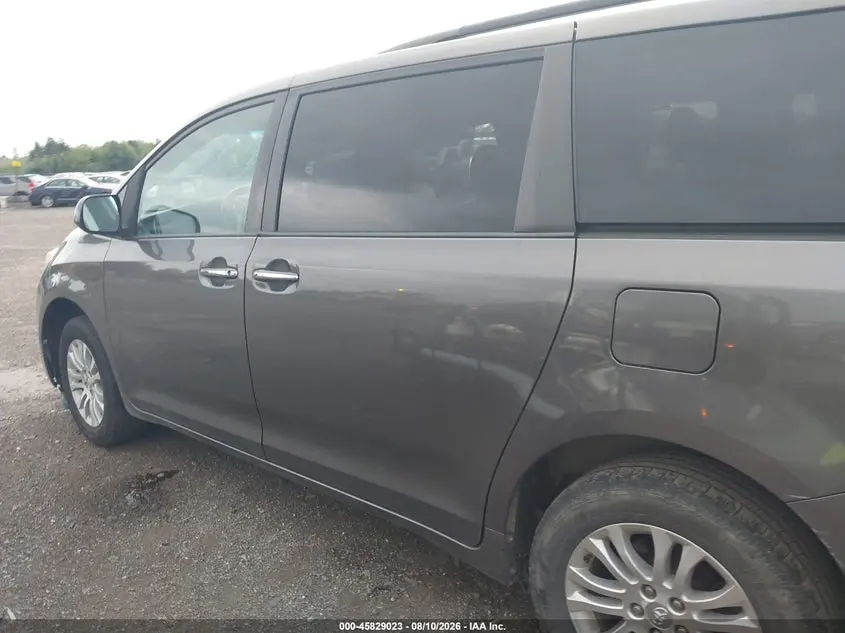 2017 TOYOTA SIENNA XLE 8 PASSENGER