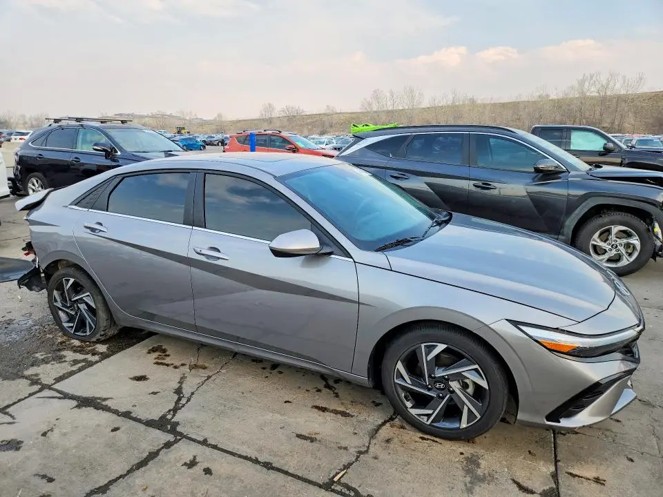 2024 HYUNDAI ELANTRA SEL  