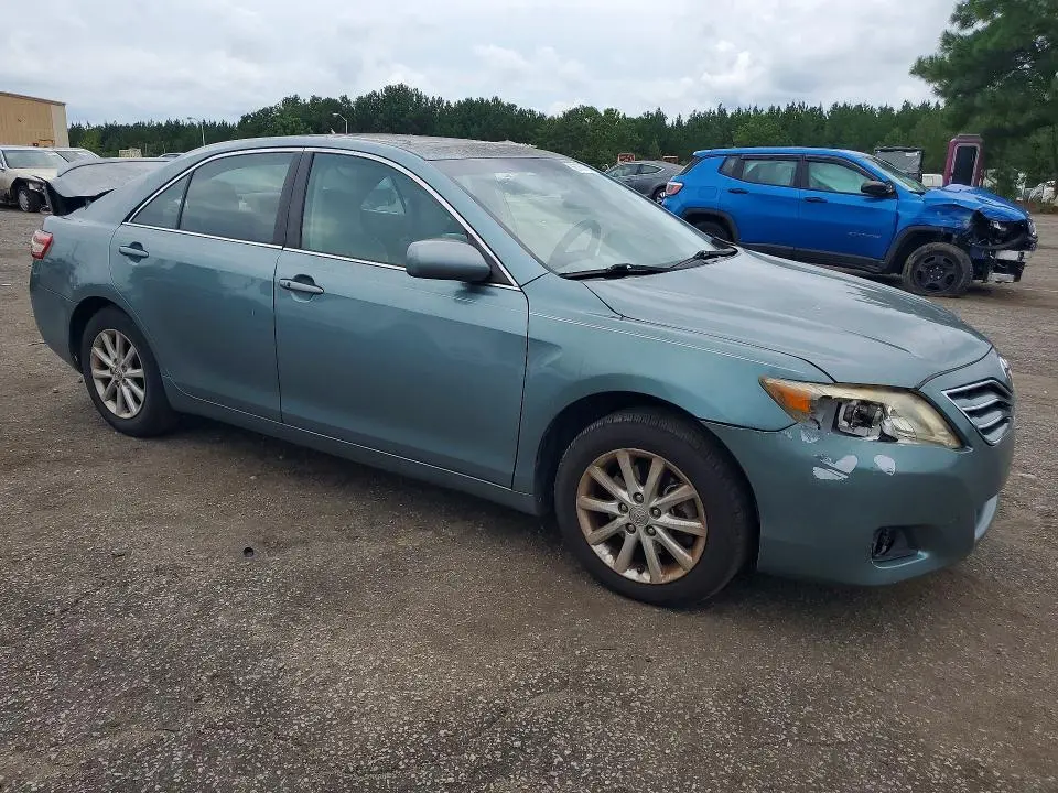 2011 TOYOTA CAMRY XLE  