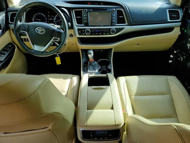 2019 TOYOTA HIGHLANDER SE  