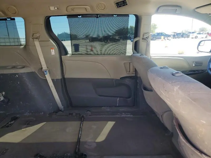 2016 TOYOTA SIENNA LE 8-PASSENGER  