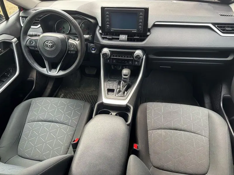 2020 TOYOTA RAV4 XLE  