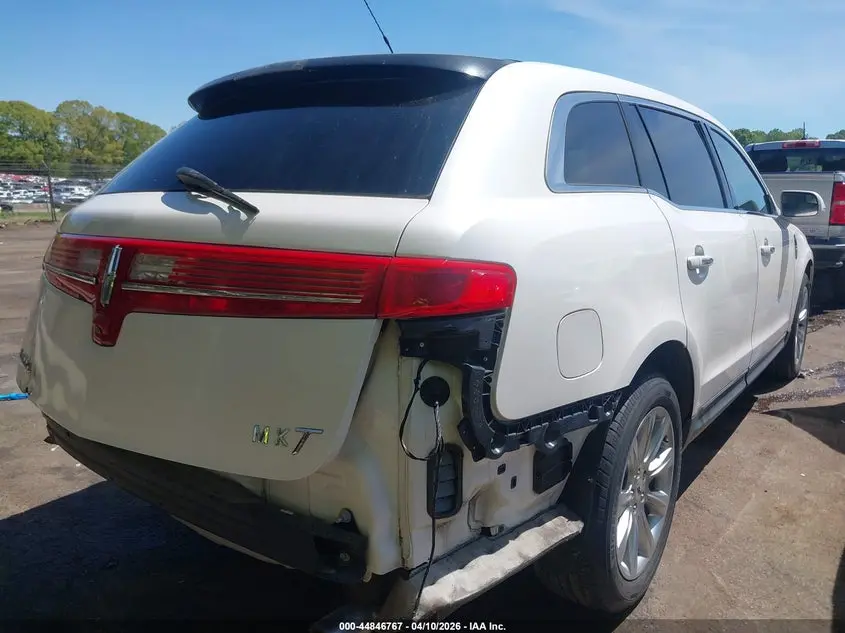 2013 LINCOLN MKT  