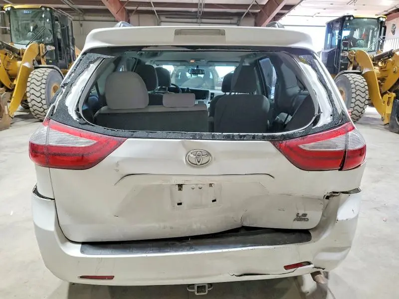 2015 TOYOTA SIENNA LE  