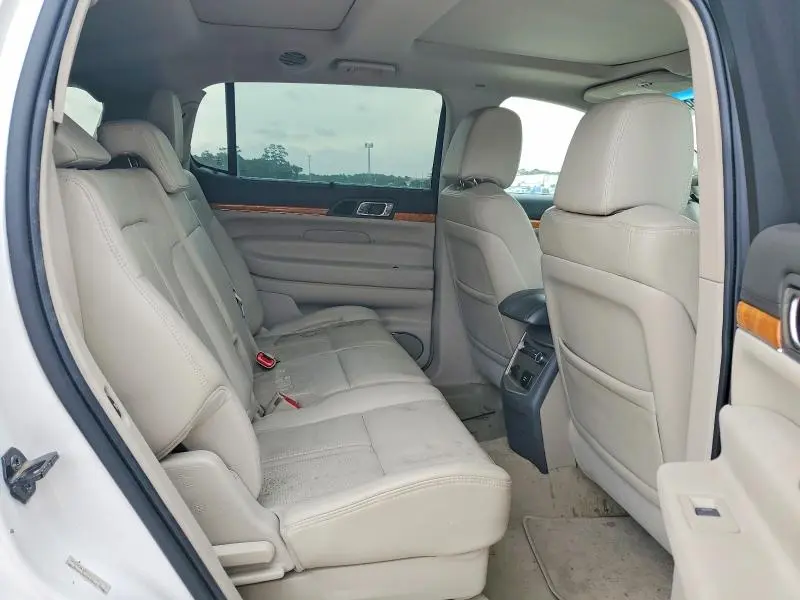 2010 LINCOLN MKT   