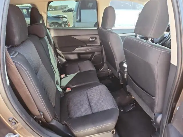 2016 MITSUBISHI OUTLANDER SE  