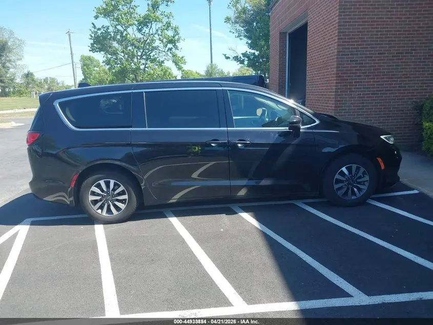 2023 CHRYSLER PACIFICA HYBRID TOURING L