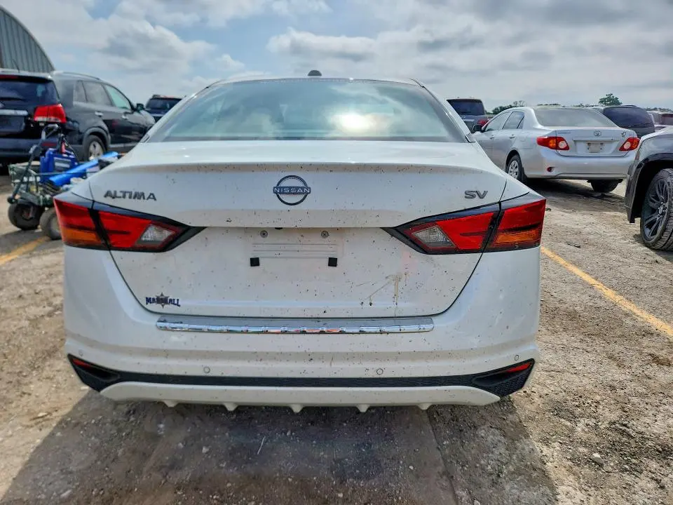2023 NISSAN ALTIMA SV  