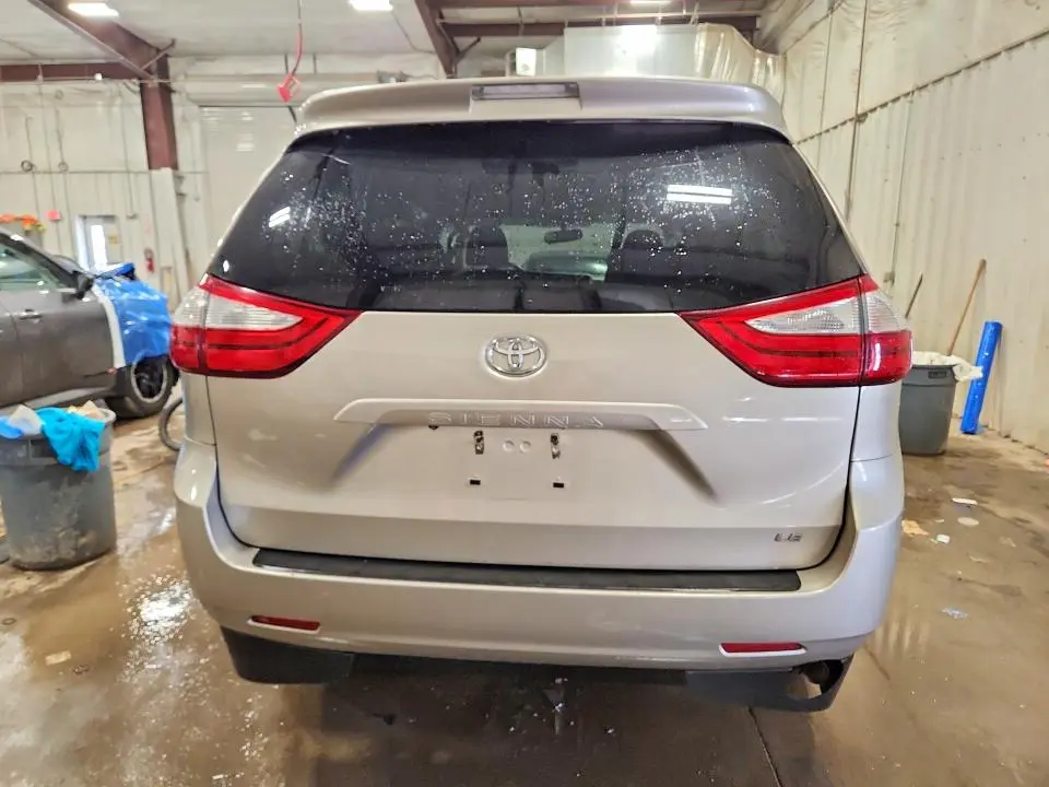 2015 TOYOTA SIENNA LE 8-PASSENGER  