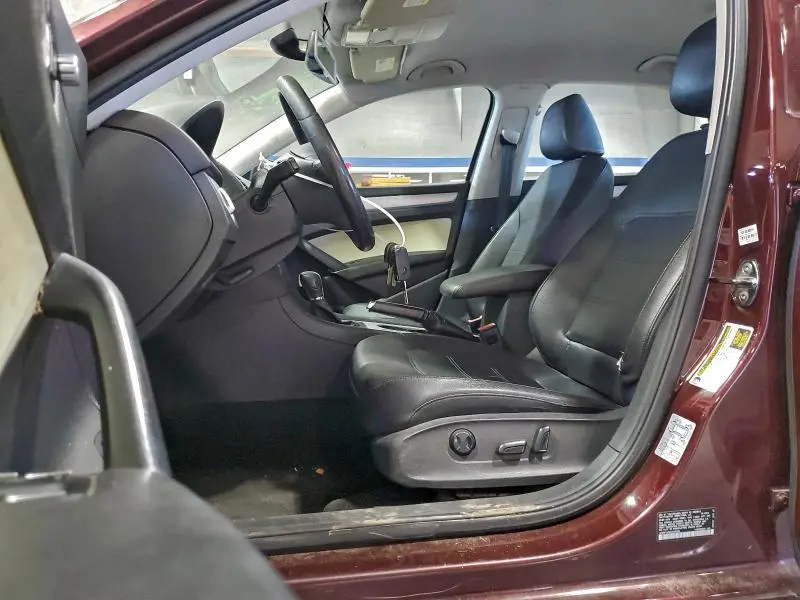 2013 VOLKSWAGEN PASSAT SE  