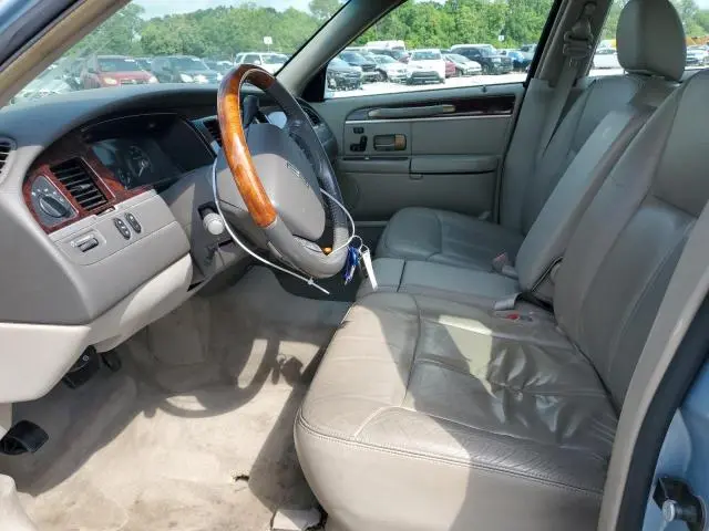 2010 LINCOLN TOWN CAR SIGNATURE LIMITED  