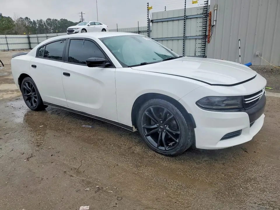 2017 DODGE CHARGER SE  