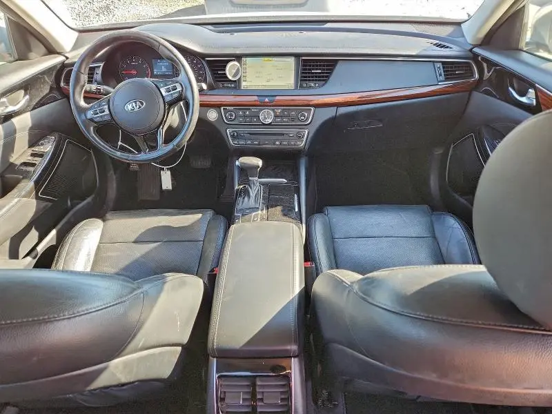 2017 KIA CADENZA PREMIUM  