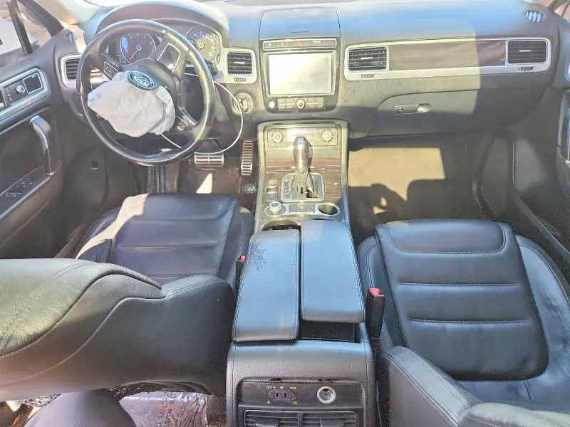 2015 VOLKSWAGEN TOUAREG V6  