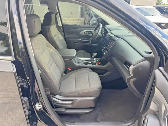 2021 CHEVROLET TRAVERSE LT  