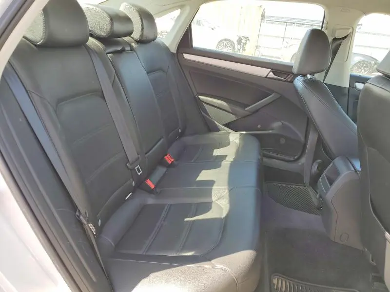 2012 VOLKSWAGEN PASSAT SE  