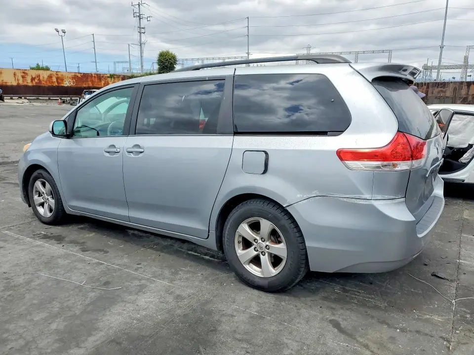2014 TOYOTA SIENNA LE  
