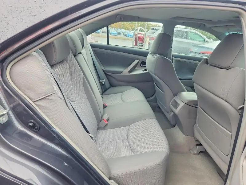 2011 TOYOTA CAMRY SE  