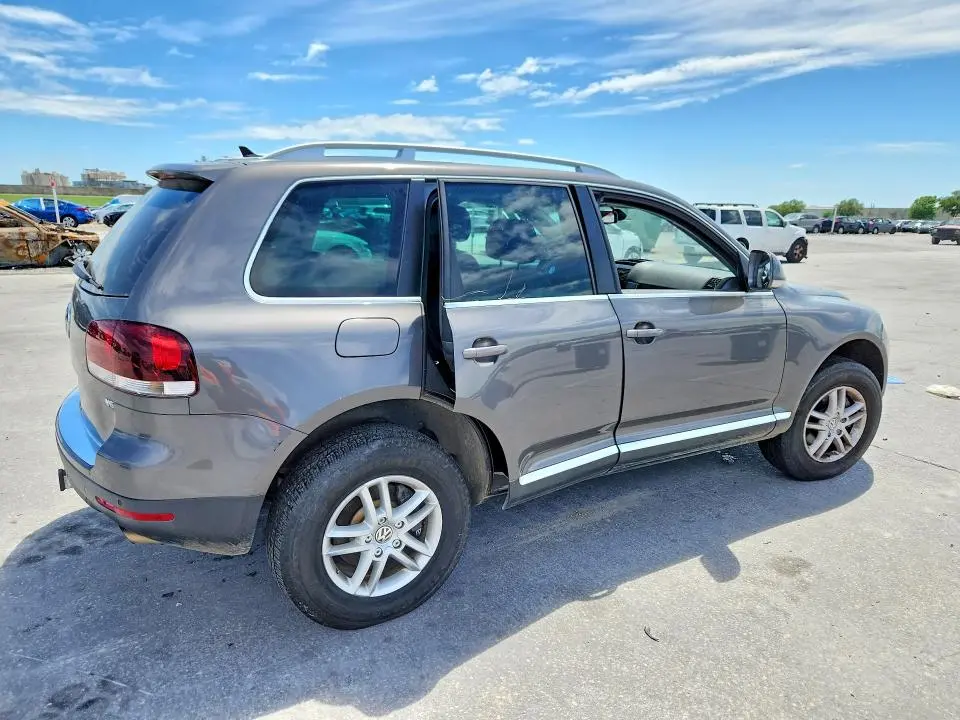 2010 VOLKSWAGEN TOUAREG V6  