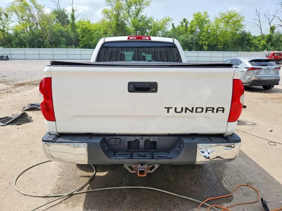 2018 TOYOTA TUNDRA CREWMAX SR5  