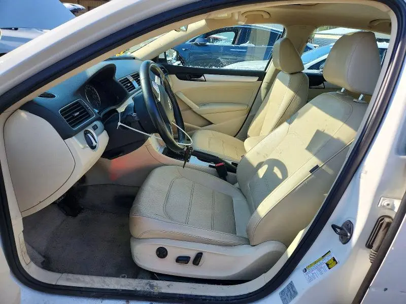 2013 VOLKSWAGEN PASSAT SE  